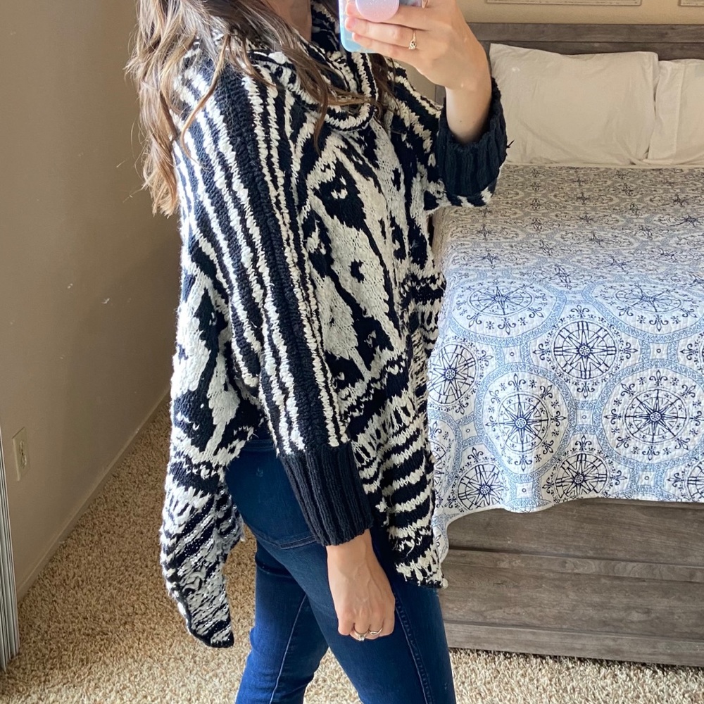 Free People poncho sweater - Picture 5 of 10